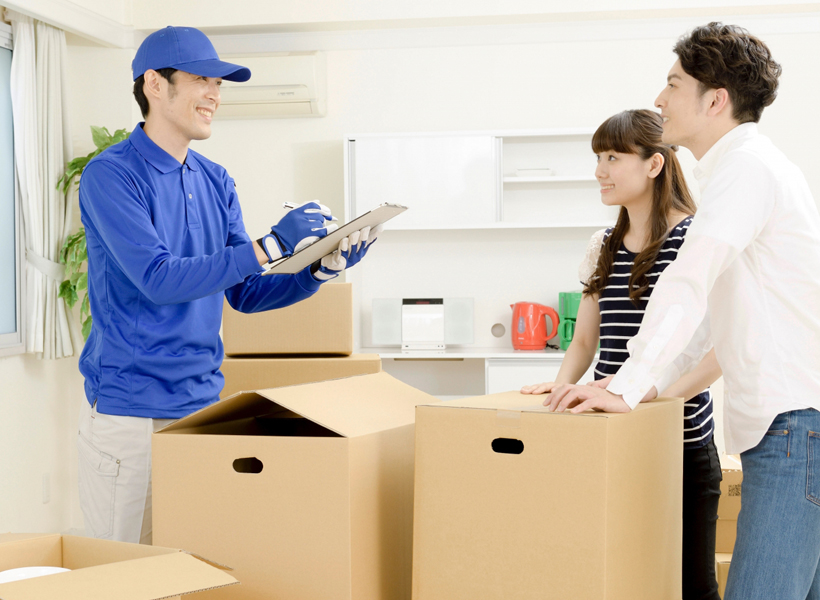 丁寧に確認しながら仕分け